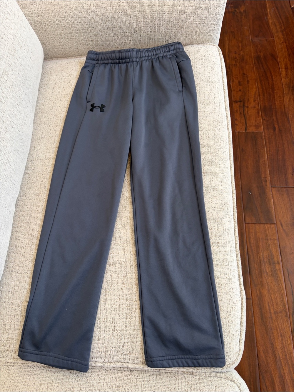 Under Armour size Youth Medium Gray  Performance Pants